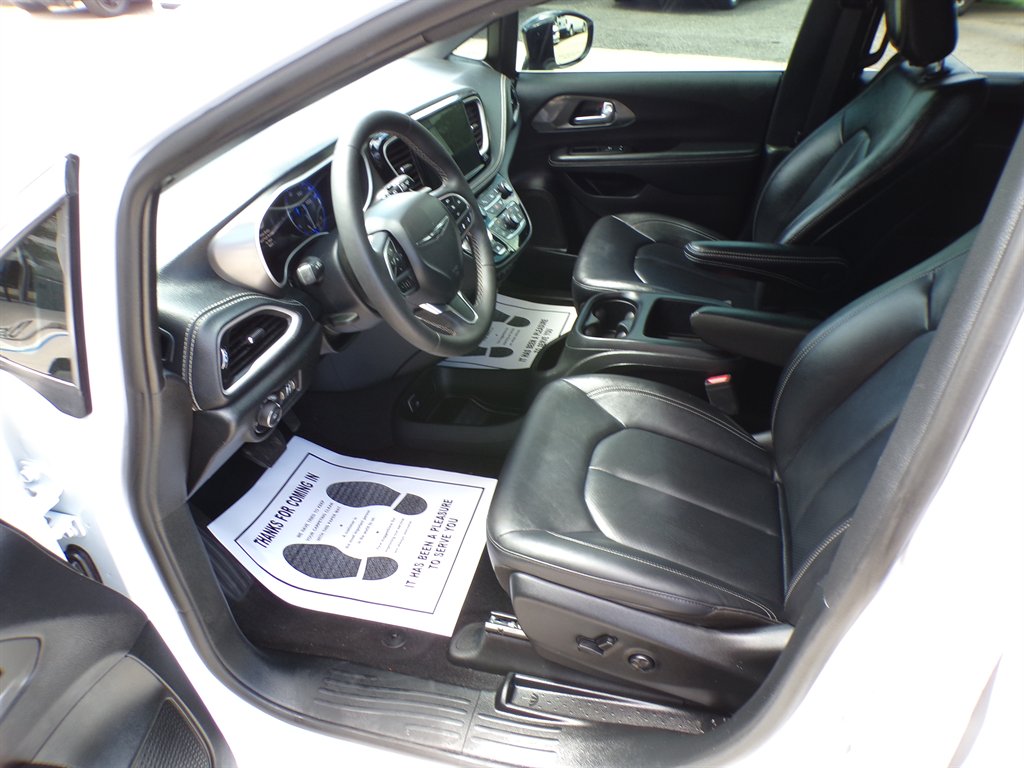 2025 Chrysler Pacifica - $28,950