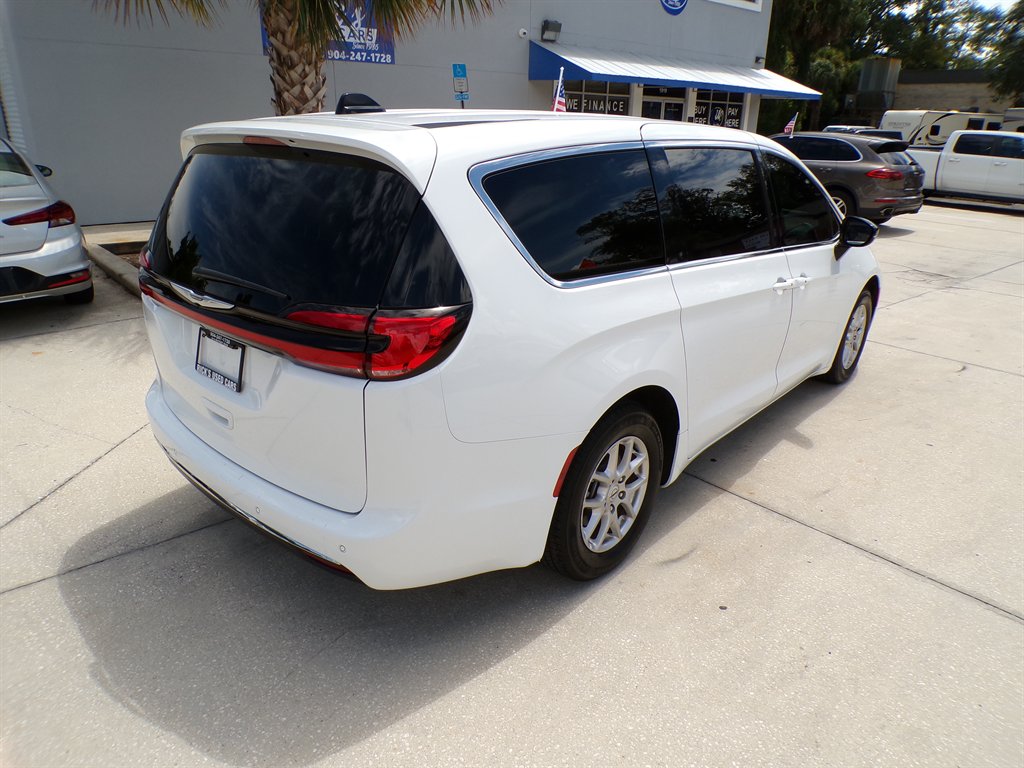 2025 Chrysler Pacifica - $28,950