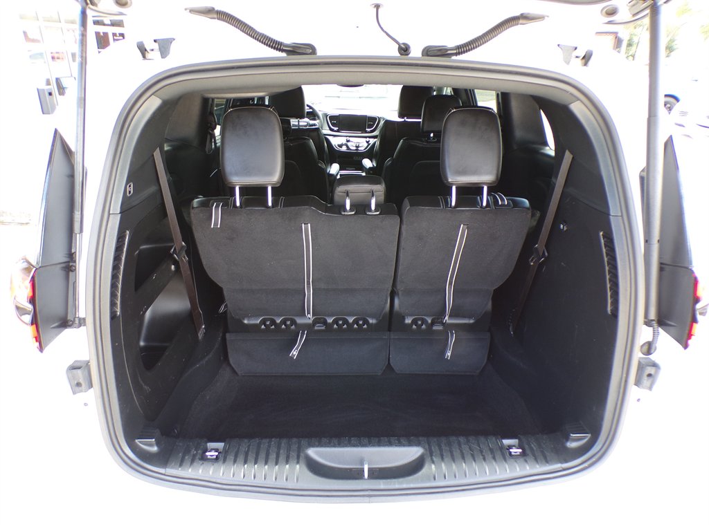2025 Chrysler Pacifica - $28,950