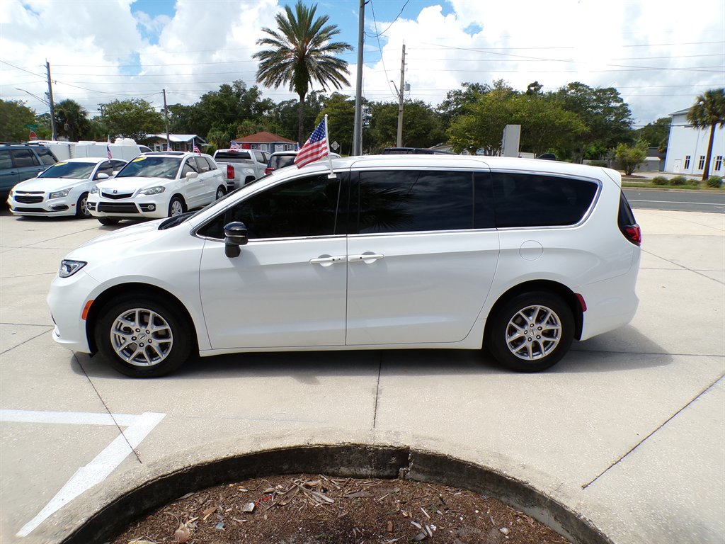 2025 Chrysler Pacifica - $28,950