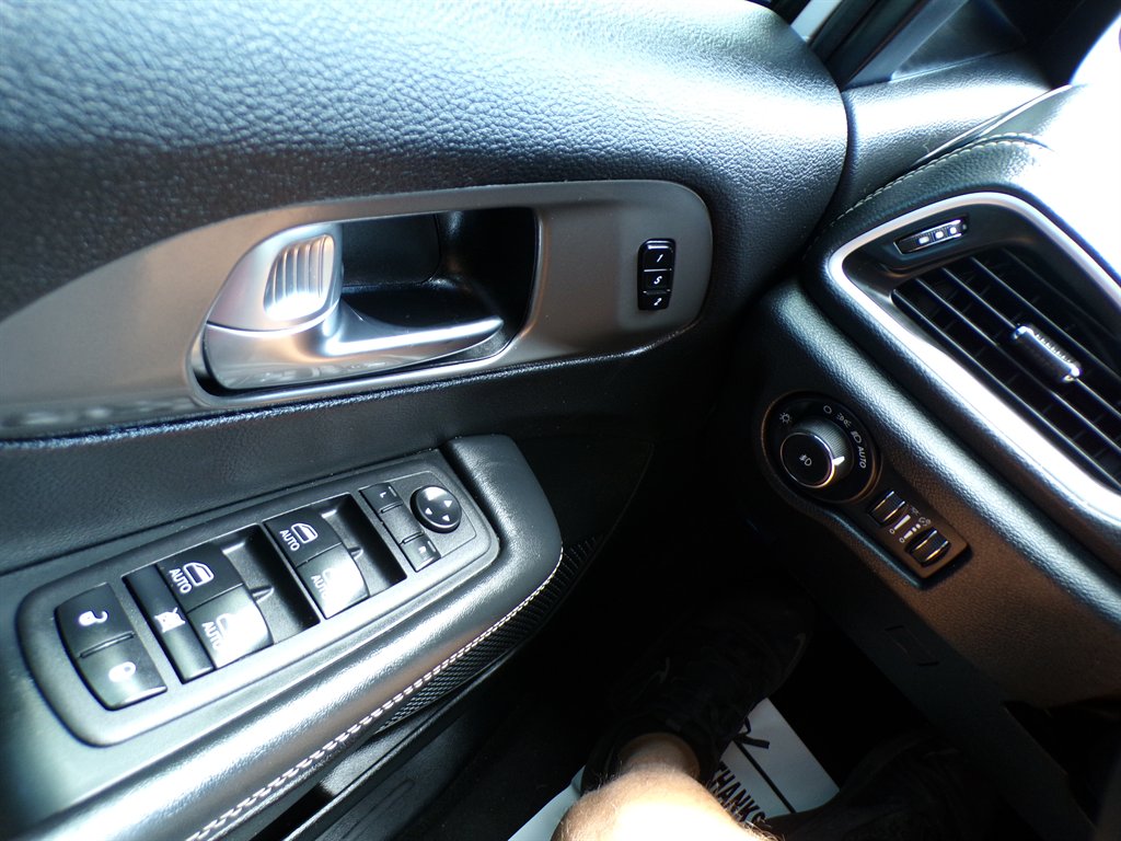 2025 Chrysler Pacifica - $28,950