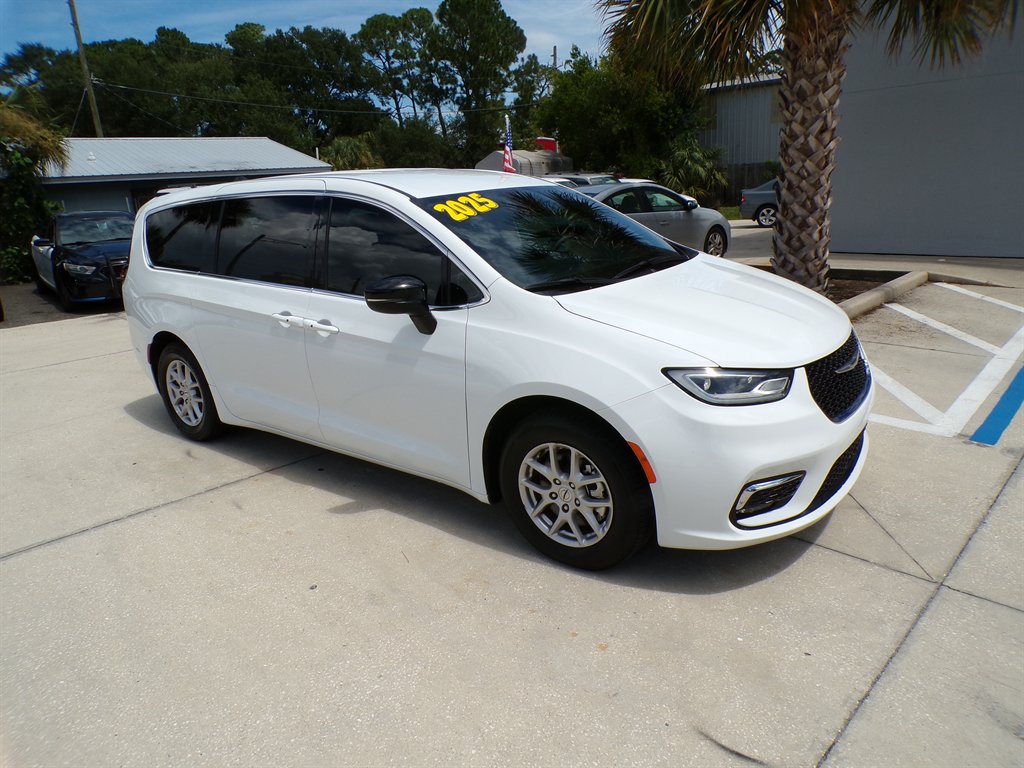 2025 Chrysler Pacifica - $28,950