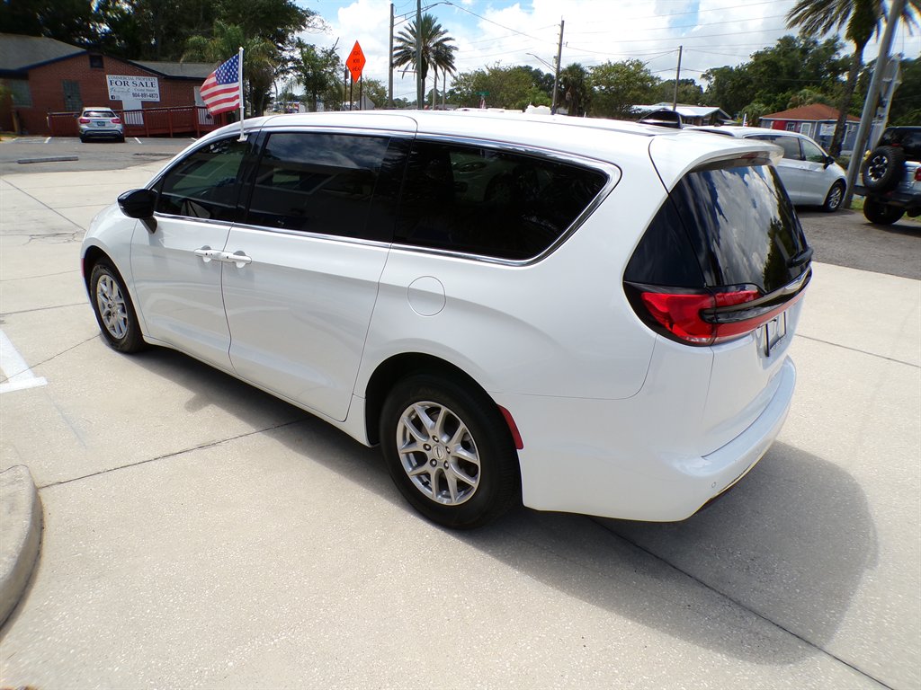 2025 Chrysler Pacifica - $28,950