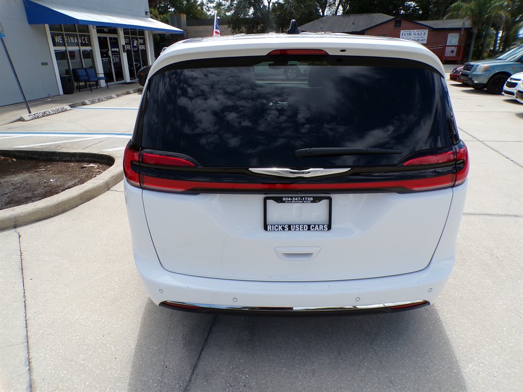 2025 Chrysler Pacifica - $28,950
