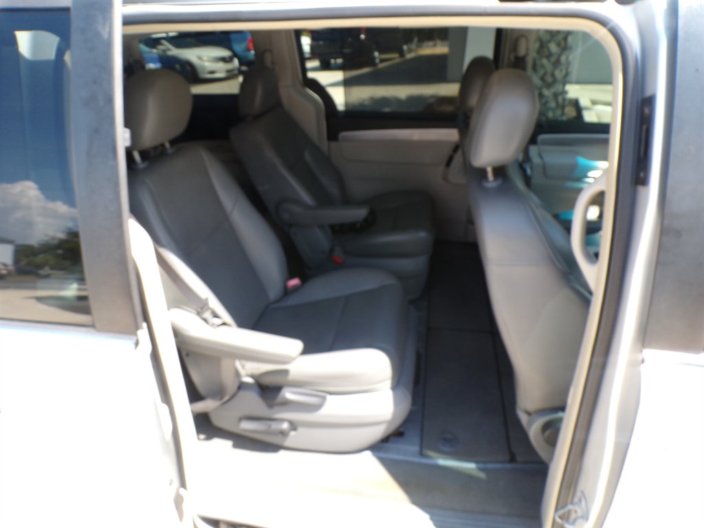 2009 Volkswagen Routan - $7,950