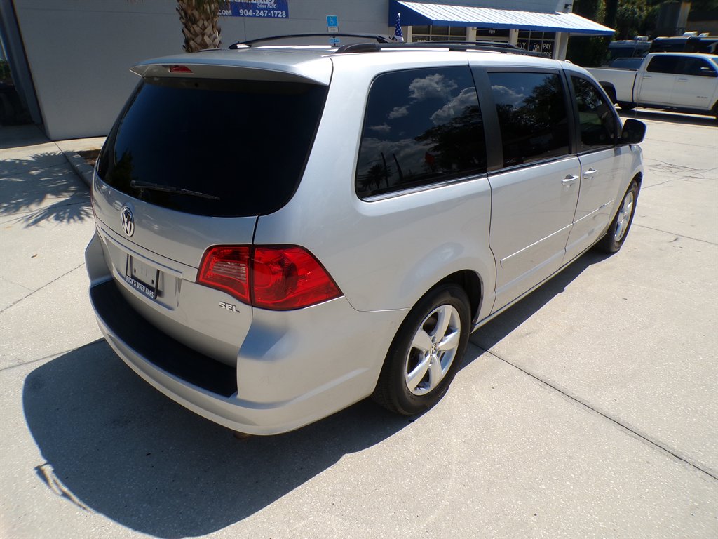 2009 Volkswagen Routan - $7,950