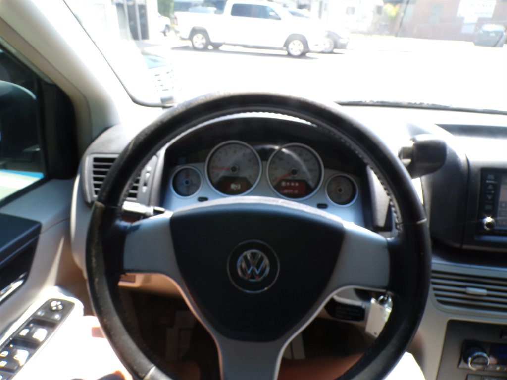 2009 Volkswagen Routan - $7,950