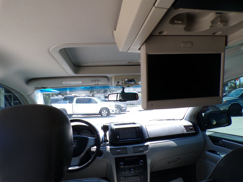 2009 Volkswagen Routan - $7,950