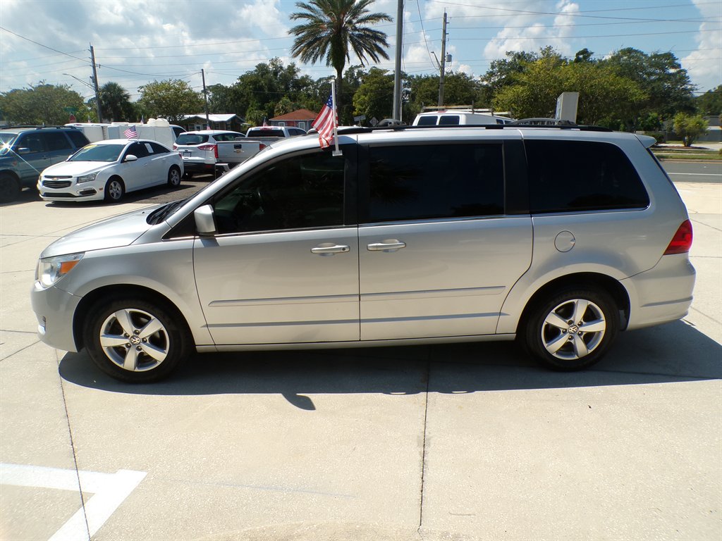 2009 Volkswagen Routan - $7,950