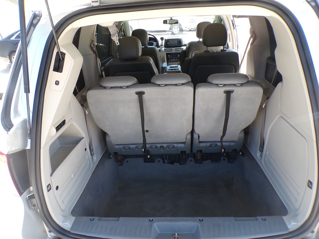 2009 Volkswagen Routan - $7,950