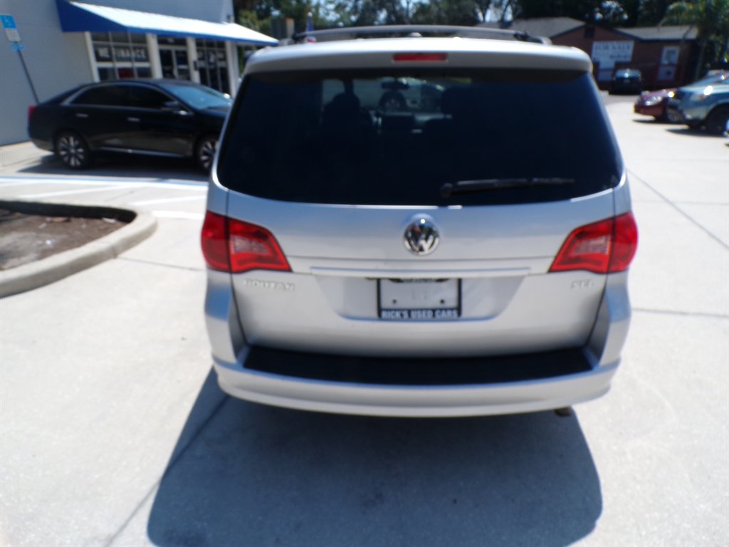 2009 Volkswagen Routan - $7,950