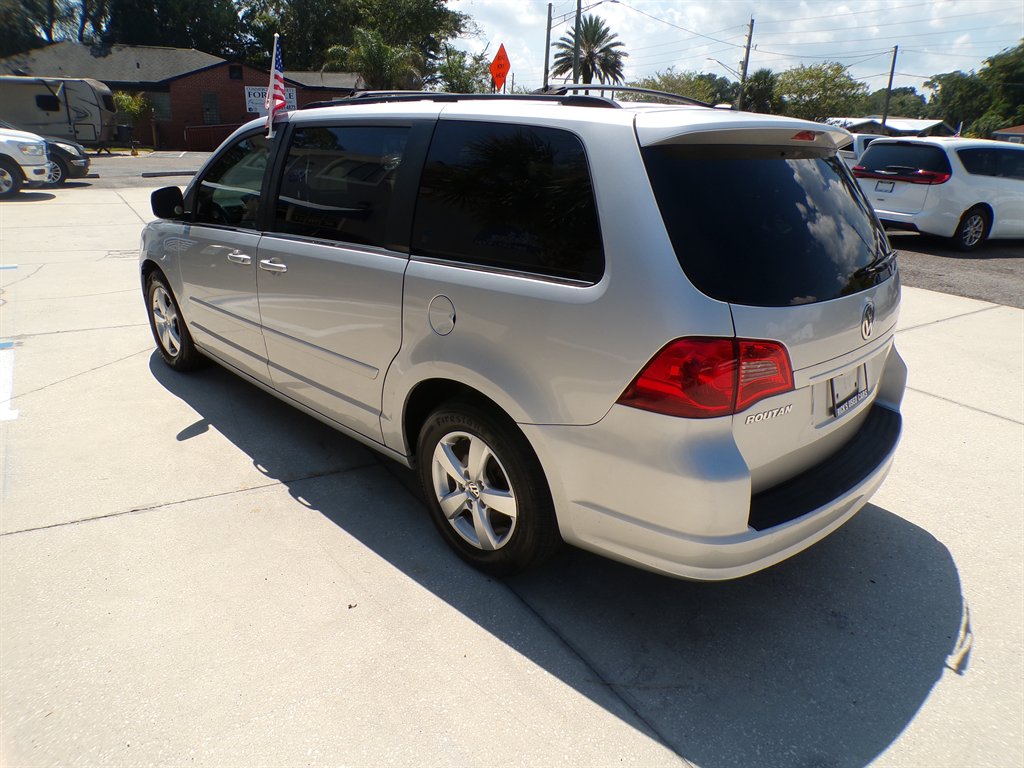 2009 Volkswagen Routan - $7,950