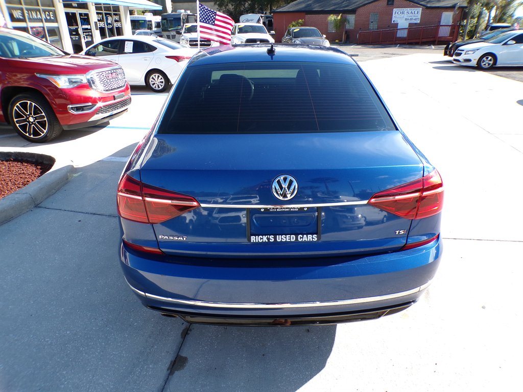 2017 Volkswagen Passat - $9,950