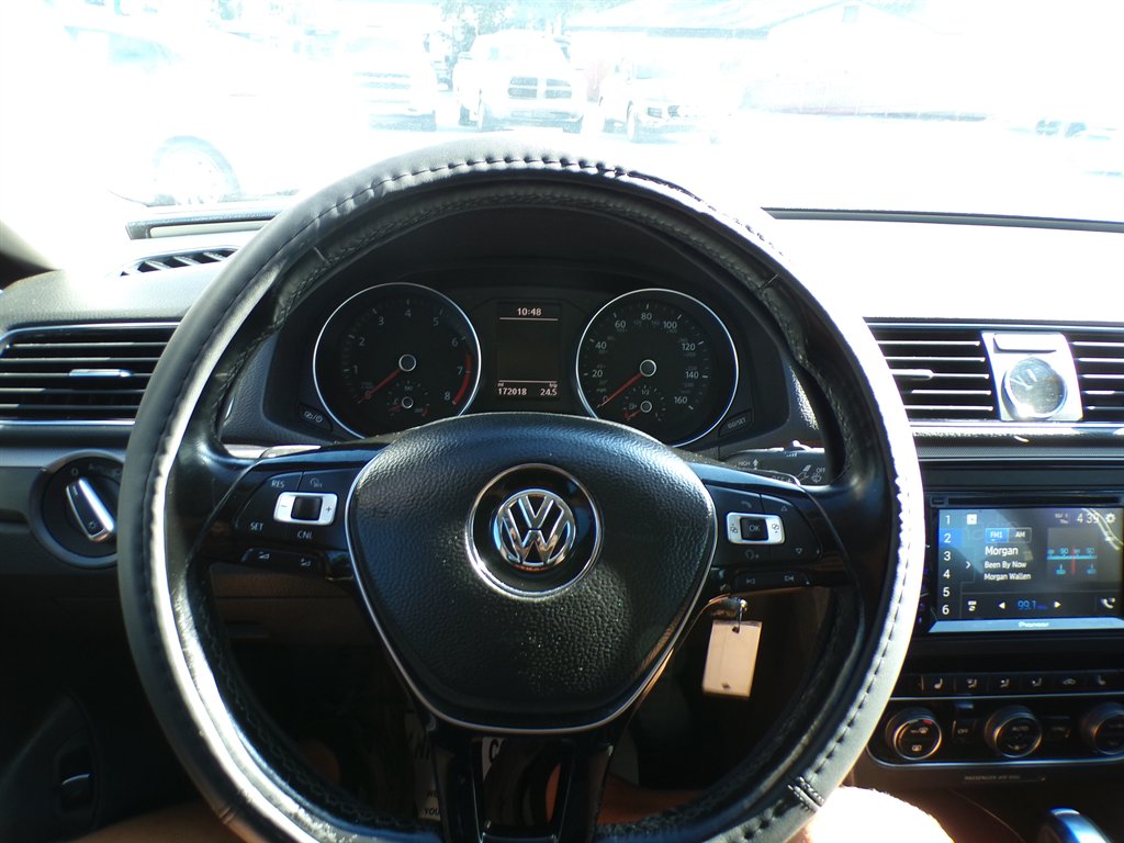 2017 Volkswagen Passat - $9,950