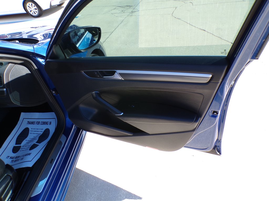 2017 Volkswagen Passat - $9,950