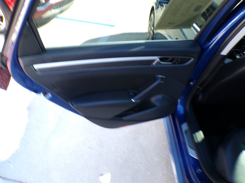 2017 Volkswagen Passat - $9,950