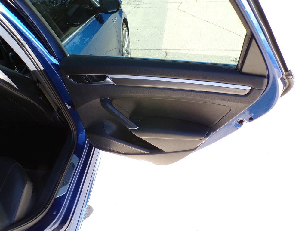 2017 Volkswagen Passat - $9,950
