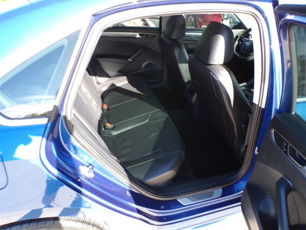 2017 Volkswagen Passat - $9,950