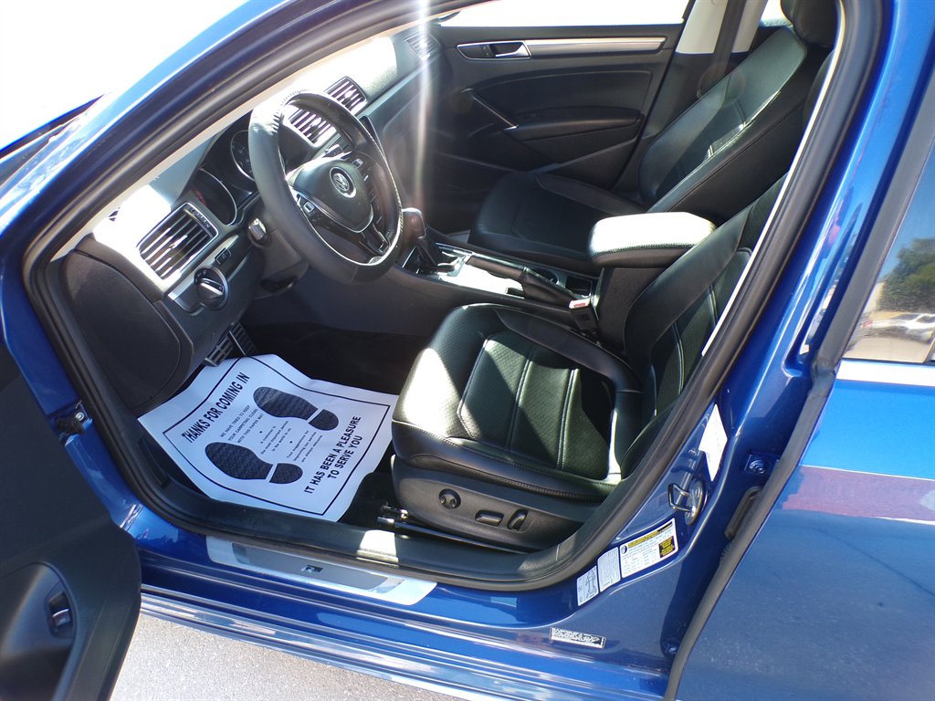 2017 Volkswagen Passat - $9,950