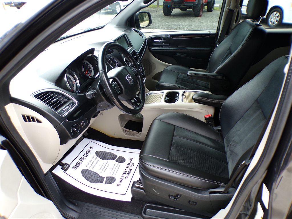 2017 Dodge Grand Caravan - $11,950