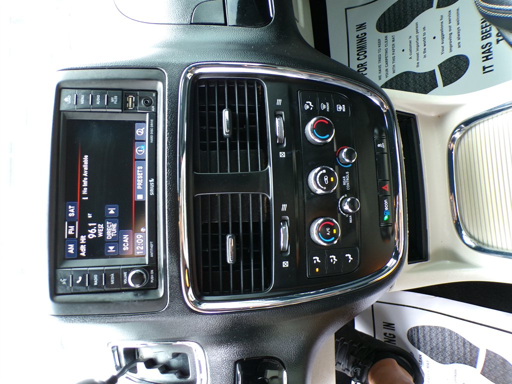2017 Dodge Grand Caravan - $11,950