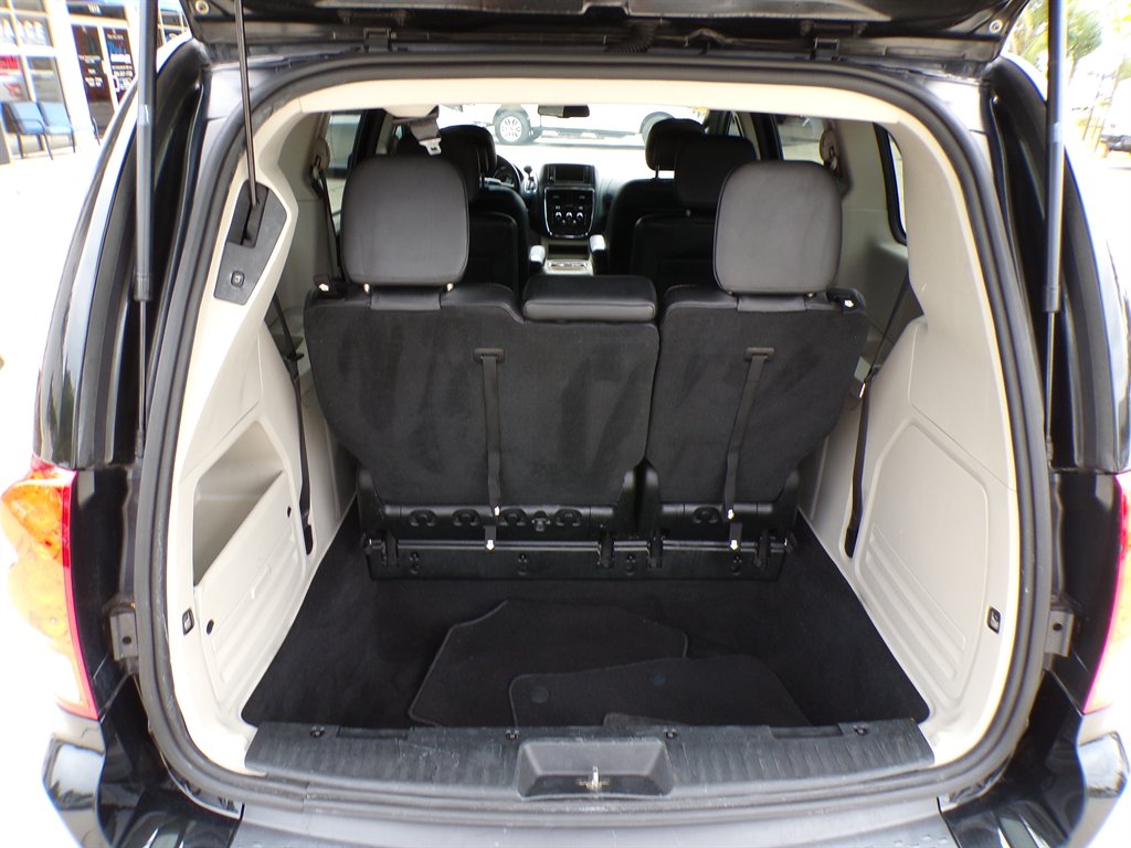 2017 Dodge Grand Caravan - $11,950