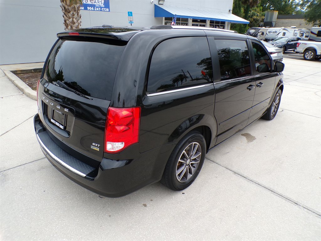 2017 Dodge Grand Caravan - $11,950