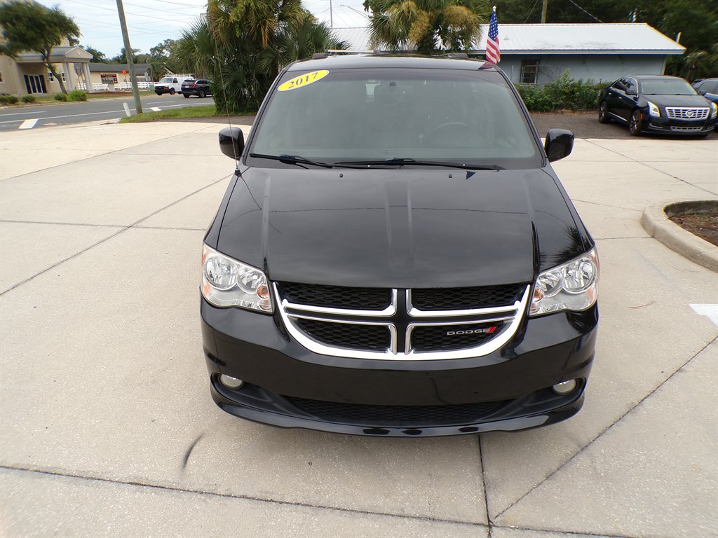 2017 Dodge Grand Caravan - $11,950