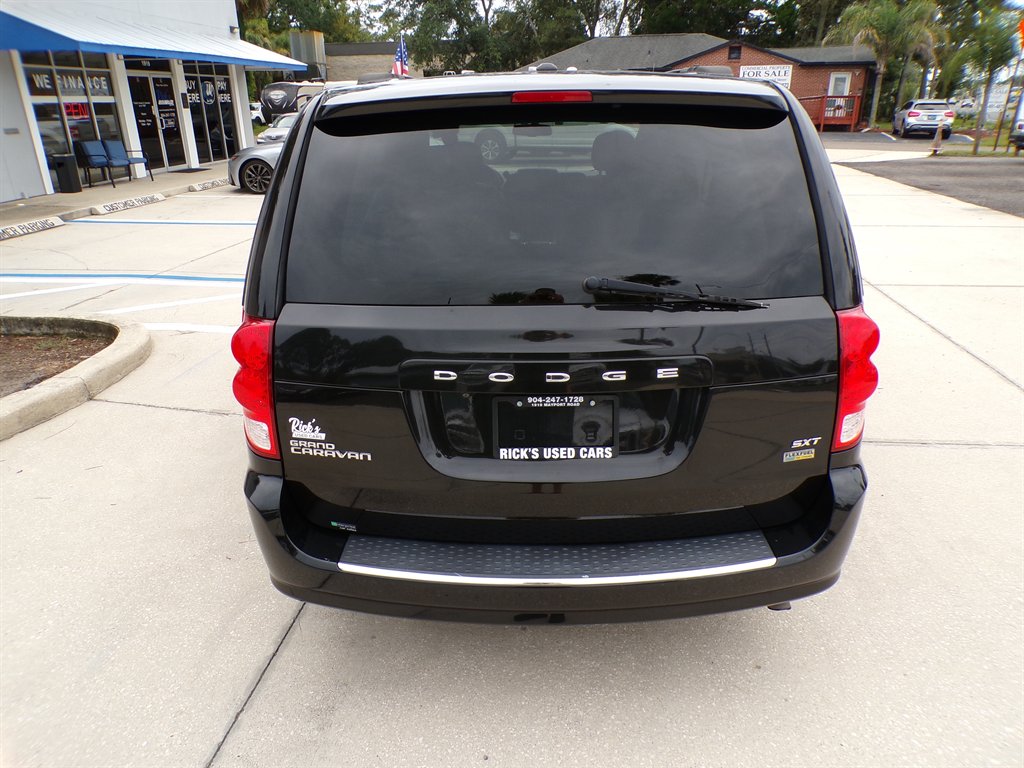 2017 Dodge Grand Caravan - $11,950