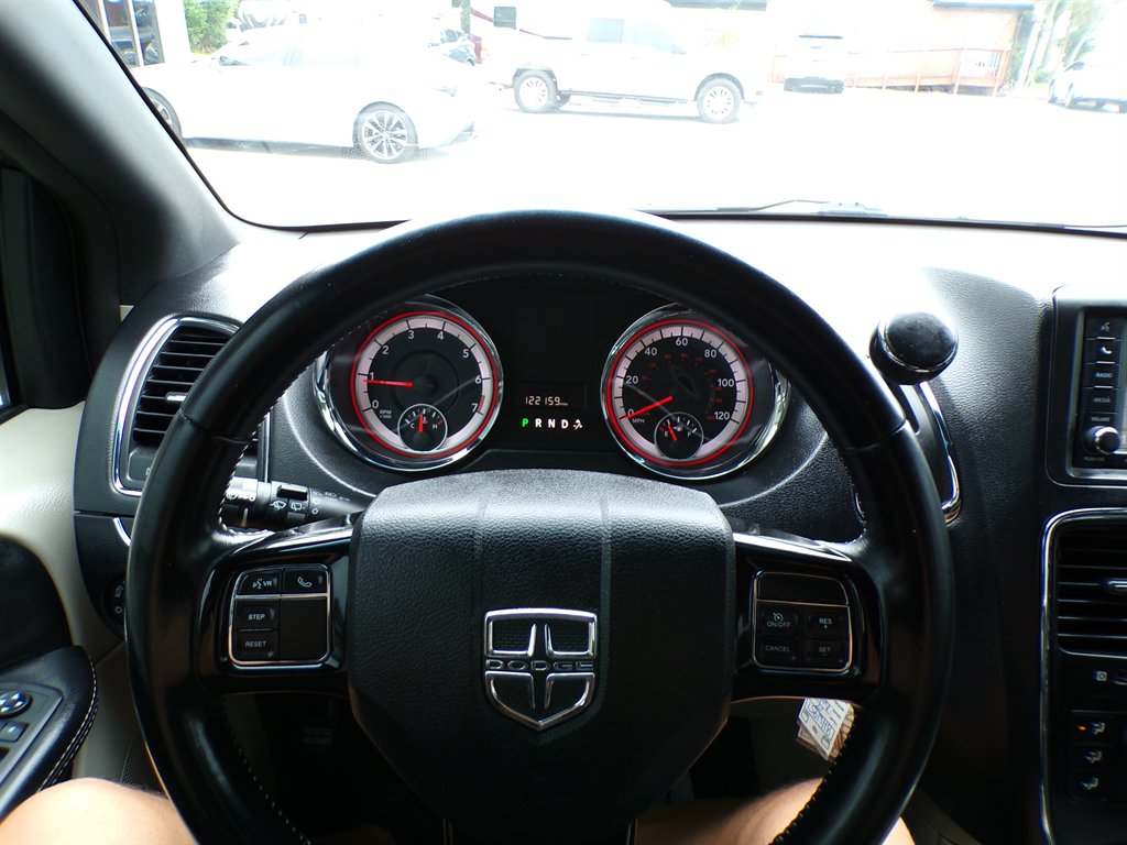 2017 Dodge Grand Caravan - $11,950