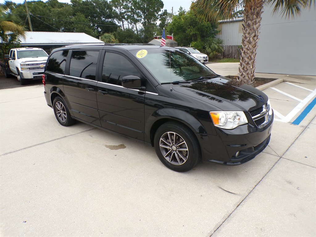 2017 Dodge Grand Caravan - $11,950
