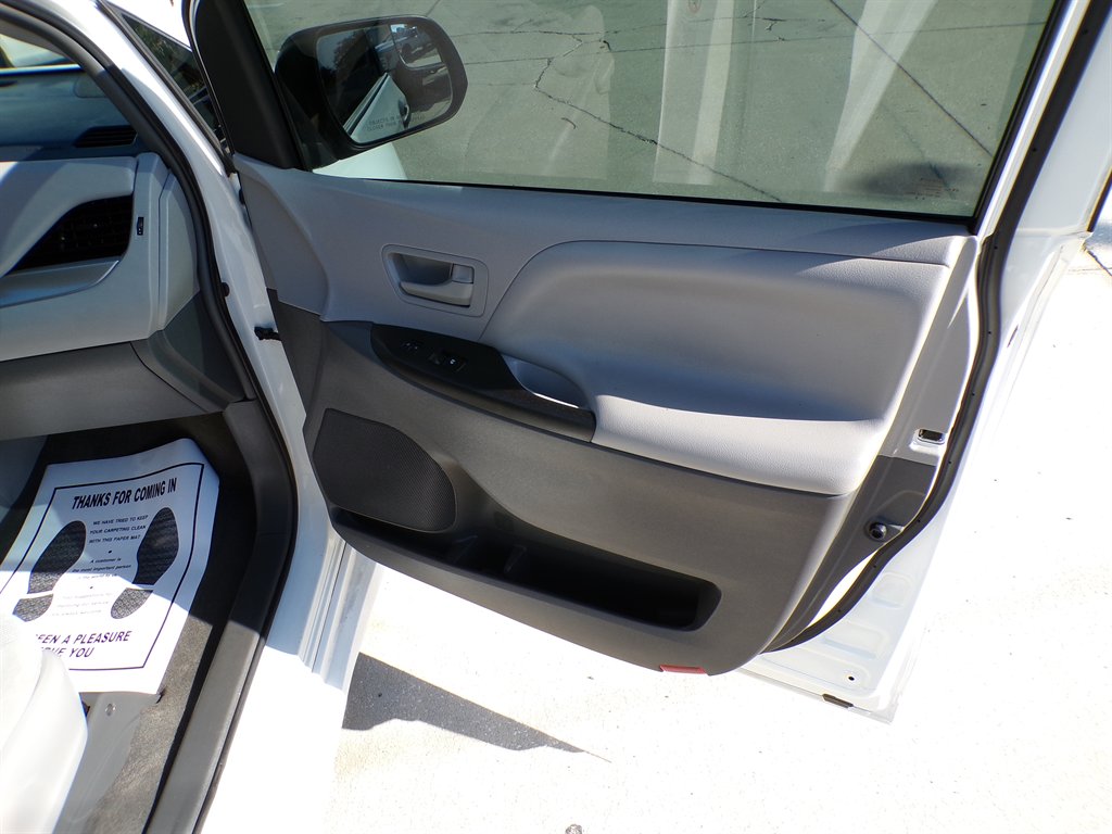 2018 Toyota Sienna - $11,950