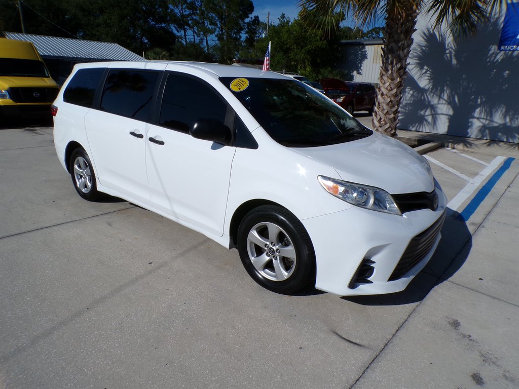 2018 Toyota Sienna - $11,950