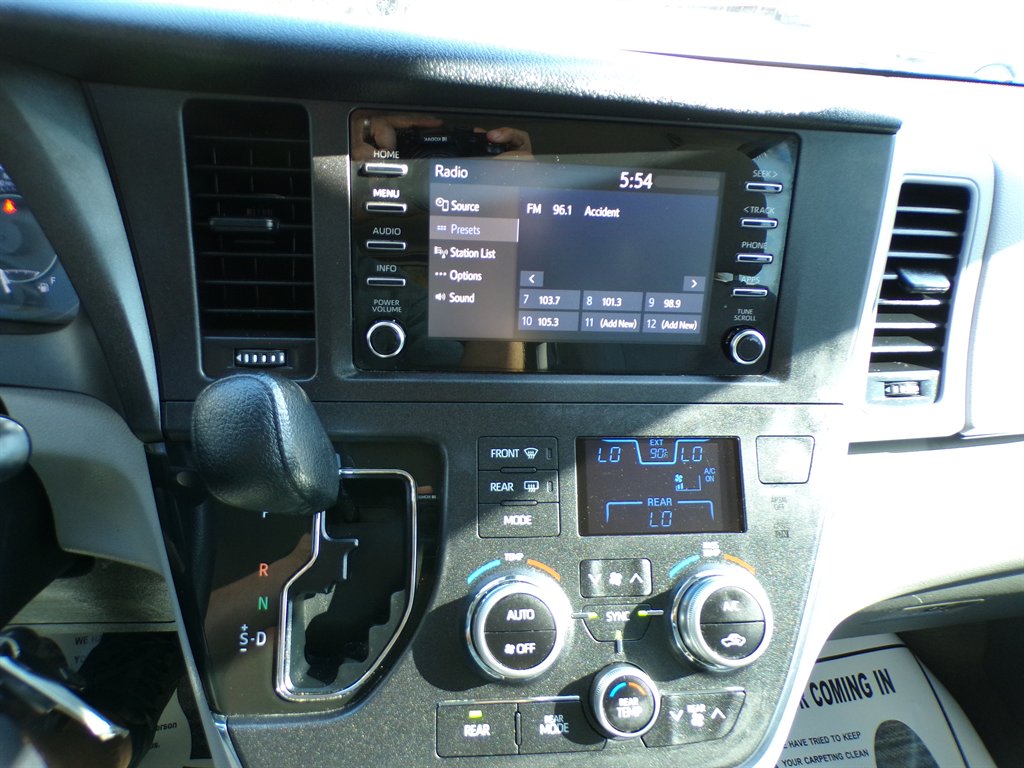 2018 Toyota Sienna - $11,950