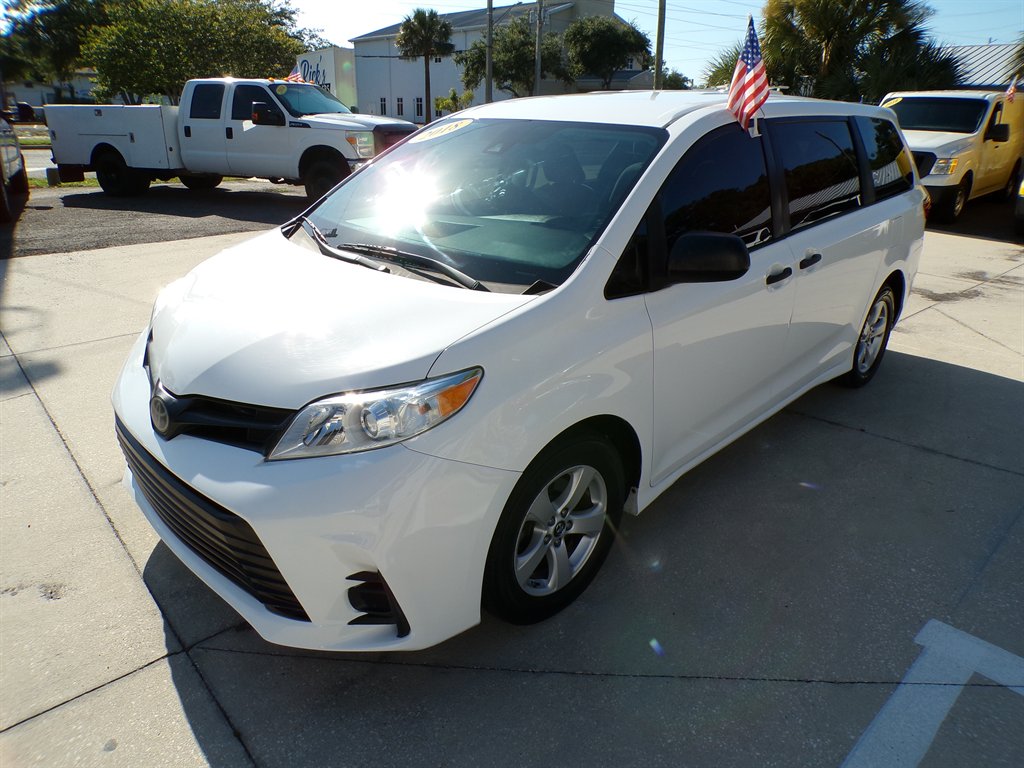 2018 Toyota Sienna - $11,950