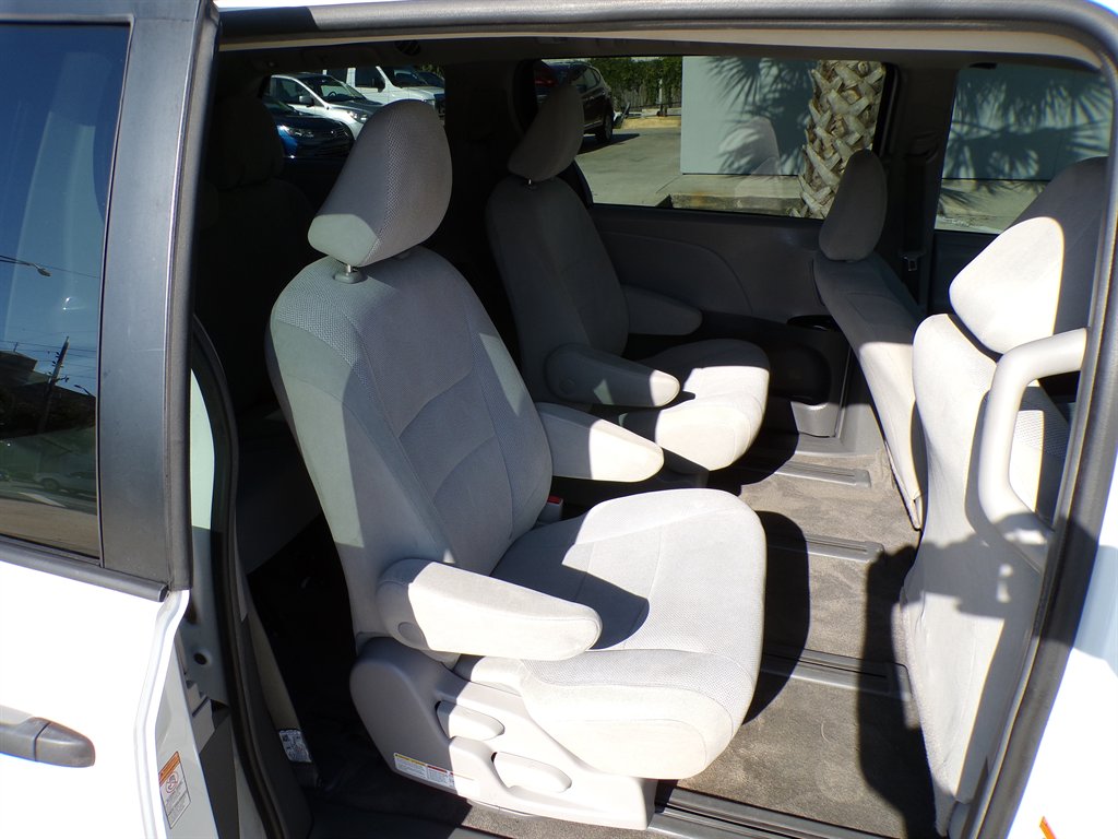 2018 Toyota Sienna - $11,950