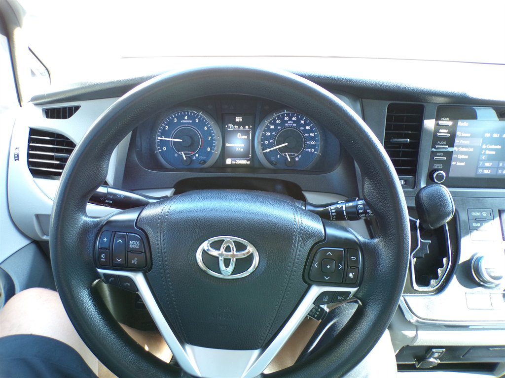 2018 Toyota Sienna - $11,950