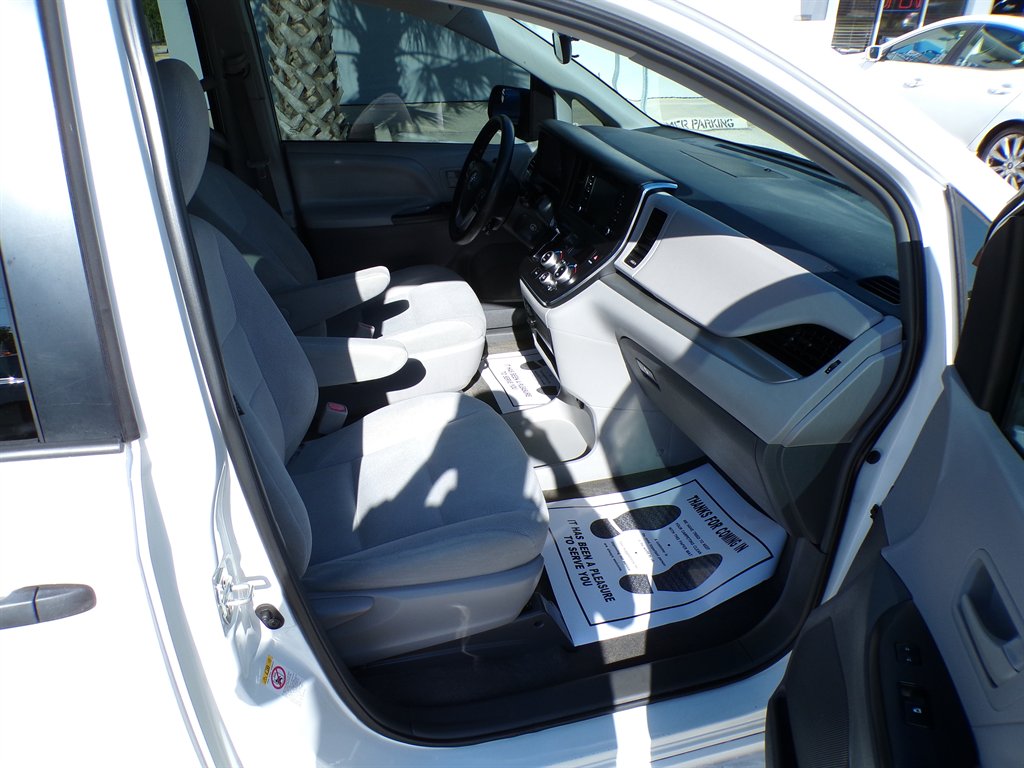 2018 Toyota Sienna - $11,950
