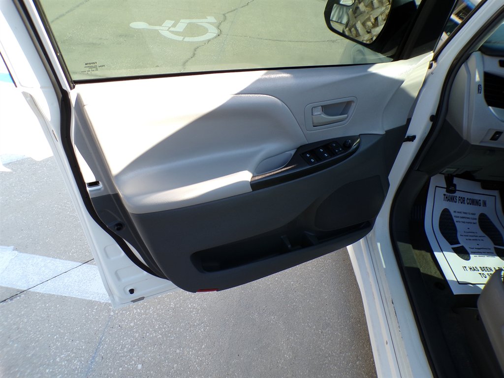 2018 Toyota Sienna - $11,950
