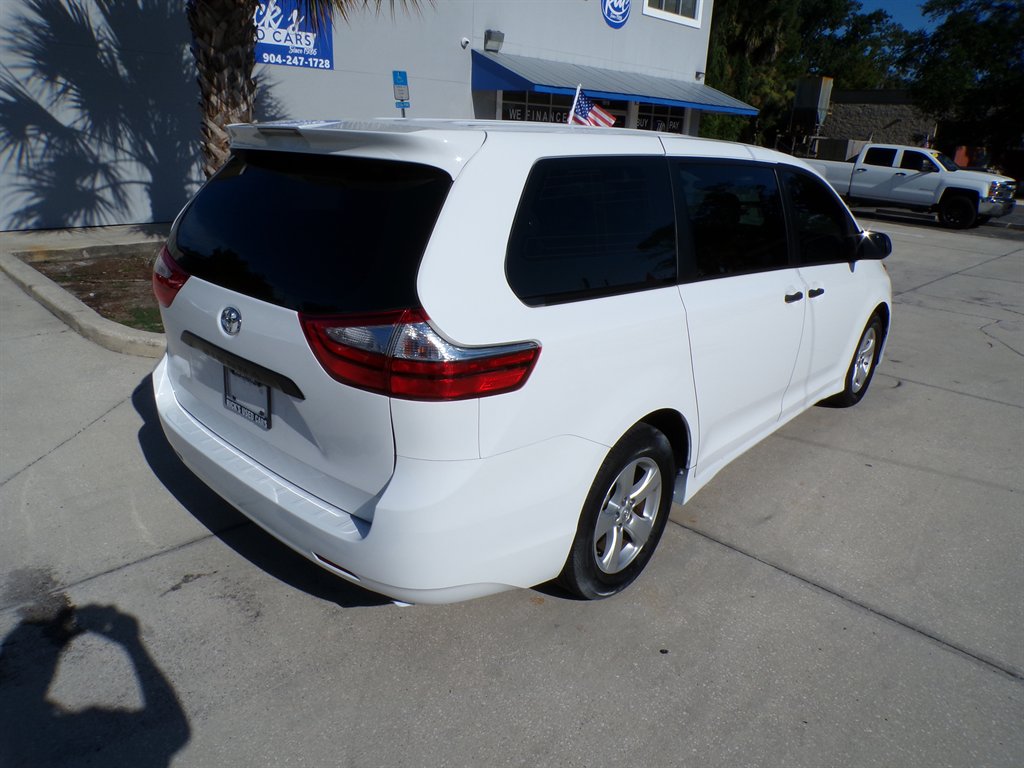 2018 Toyota Sienna - $11,950