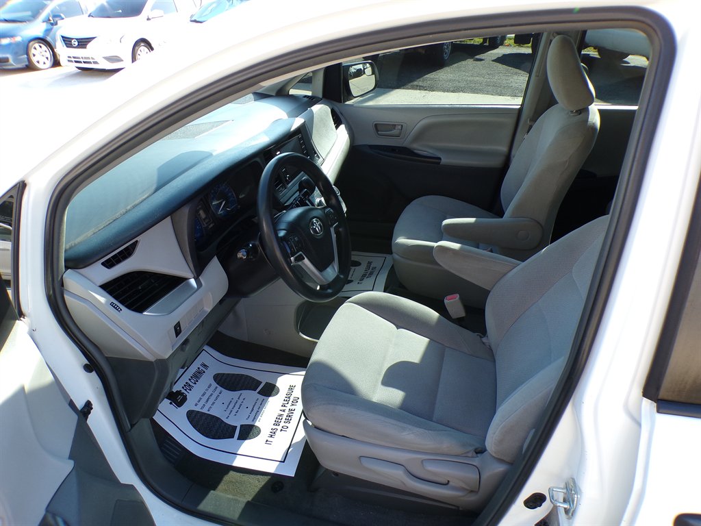 2018 Toyota Sienna - $11,950