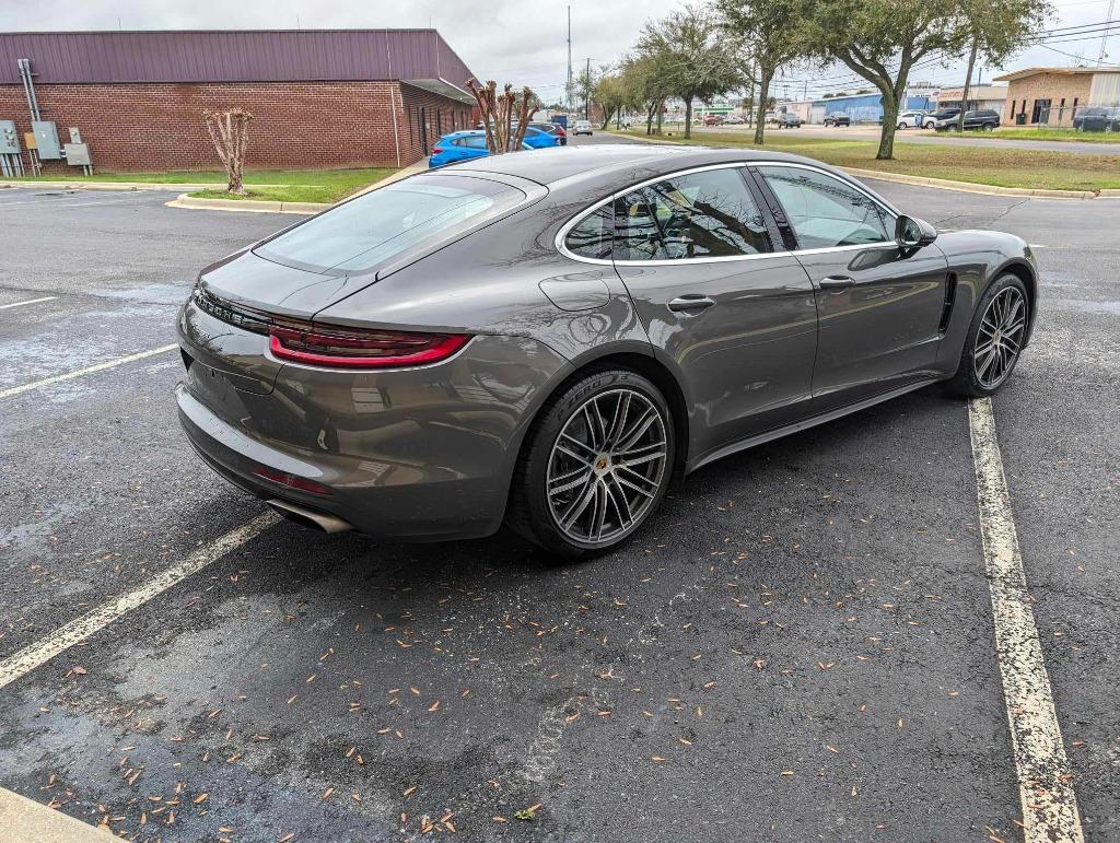 2018 Porsche Panamera 4 photo