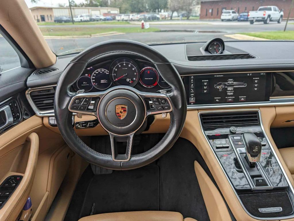 2018 Porsche Panamera 4 photo