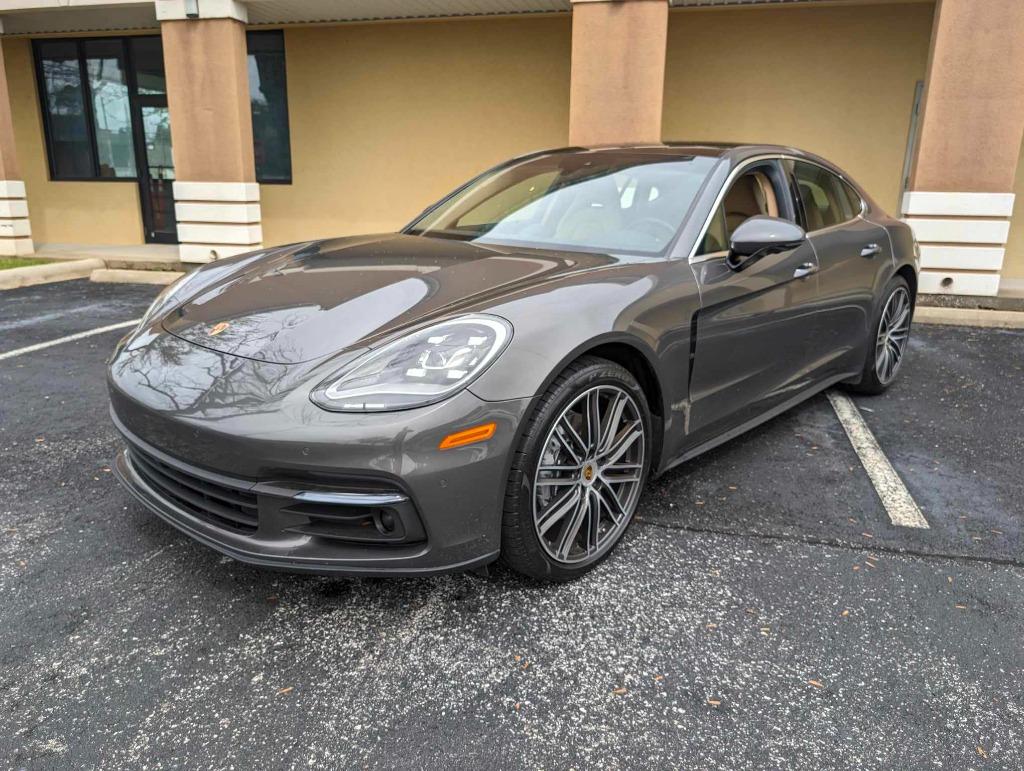 2018 Porsche Panamera 4 photo