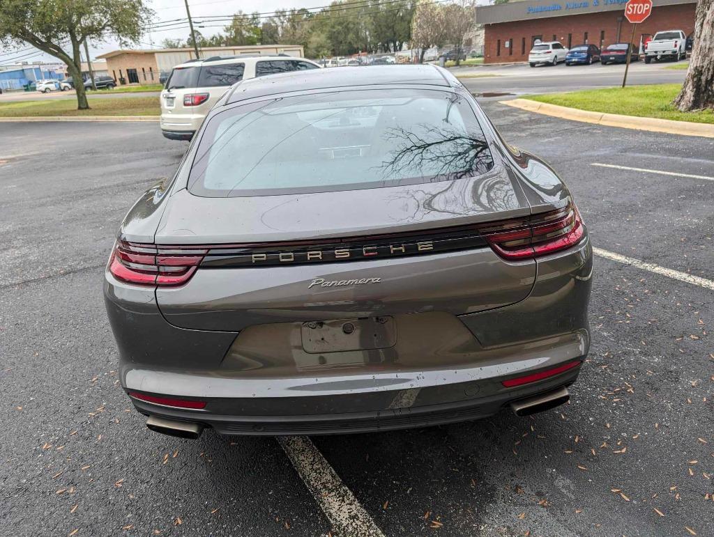 2018 Porsche Panamera 4 photo