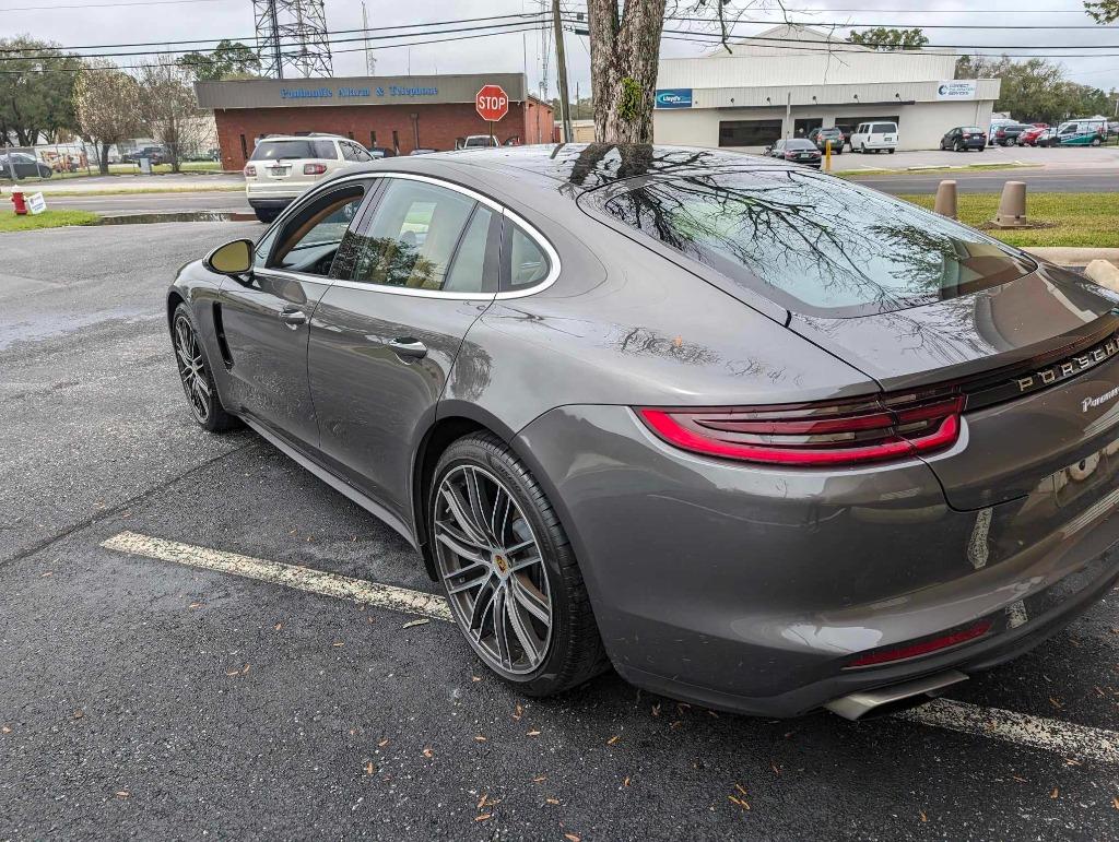 2018 Porsche Panamera 4 photo