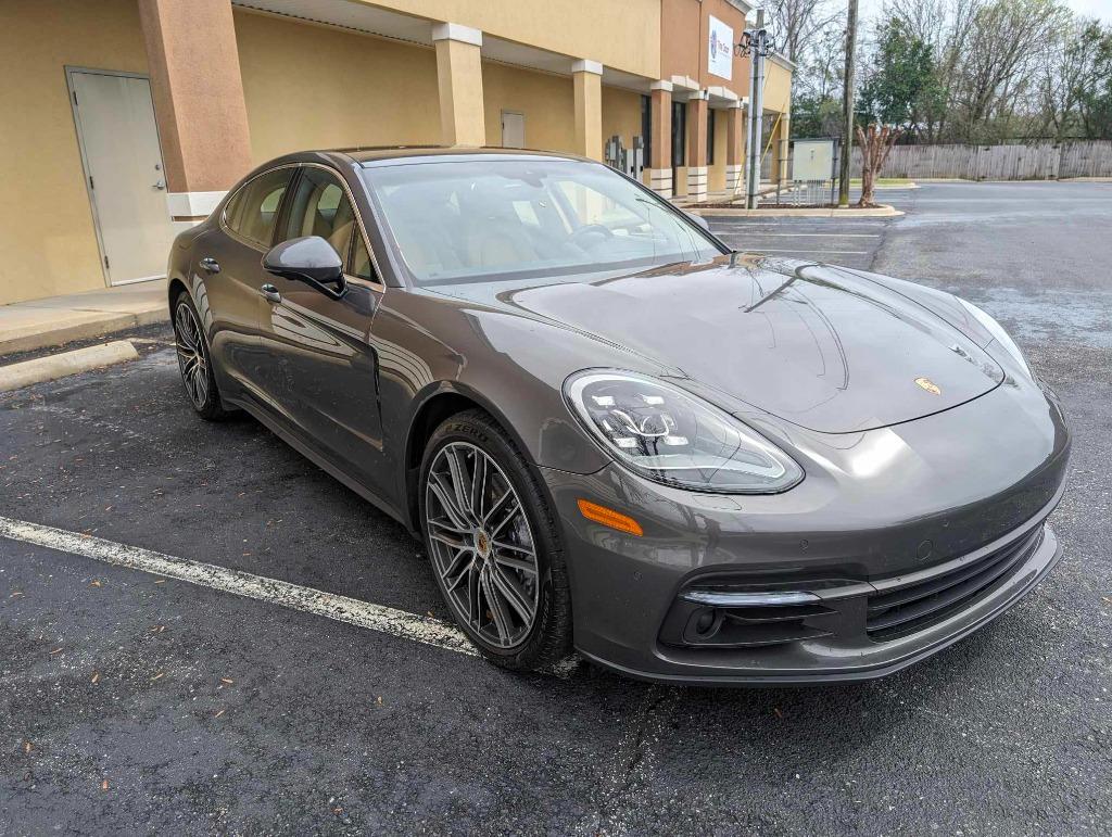 2018 Porsche Panamera 4 photo