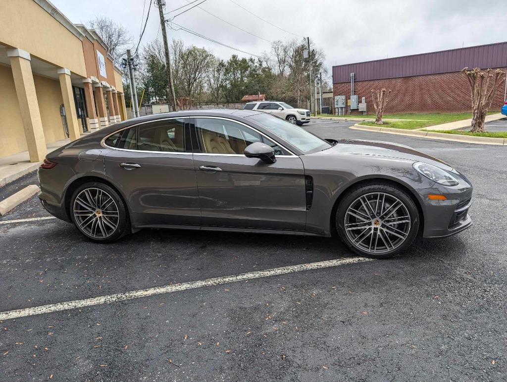 2018 Porsche Panamera 4 photo