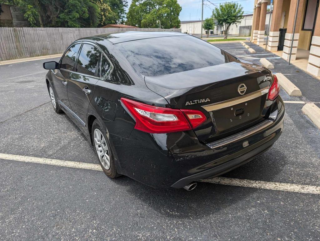 2017 Nissan Altima S photo
