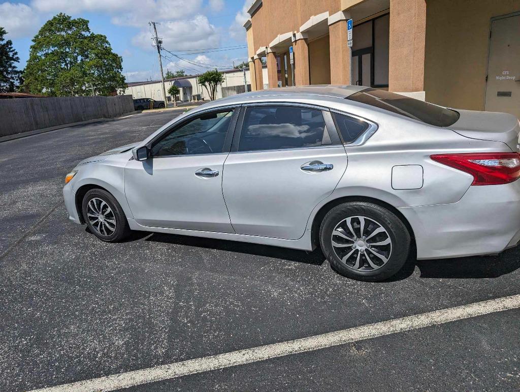 2016 Nissan Altima S photo